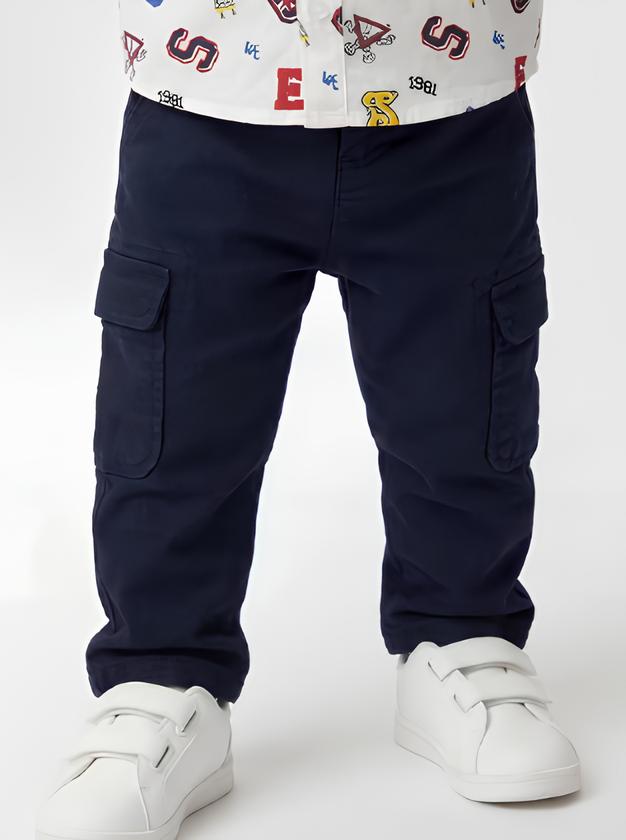GUESS JEANS CARGO CON TASCONI. COTONE.